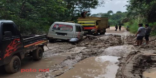 Jalan Berlumpur Desa Setia Marga-Karang Dapo