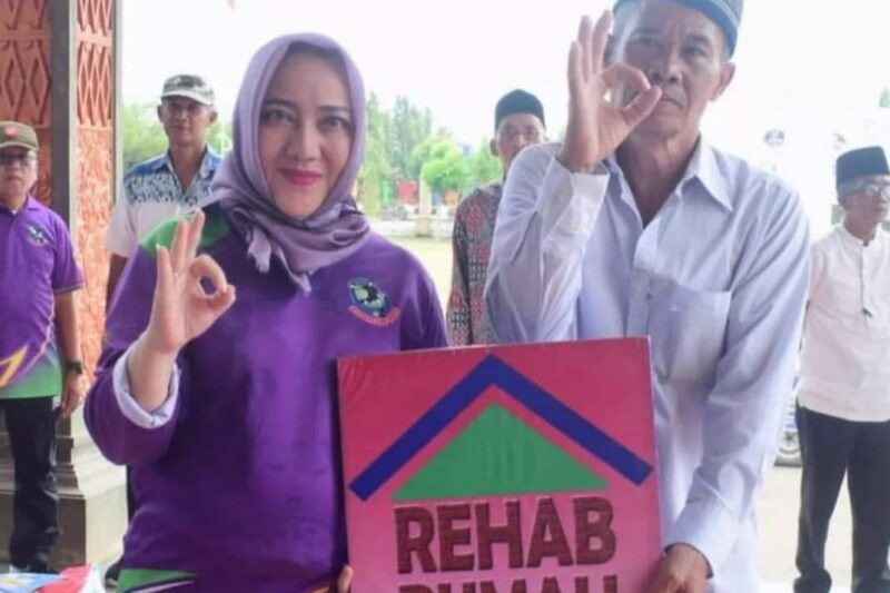 Bupati Mura Serahkan Bansos dan Perbaikan Rumah