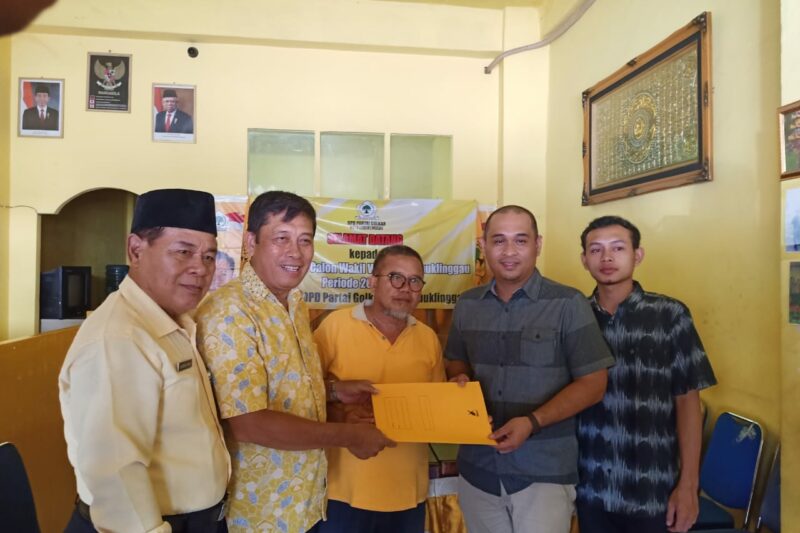 Rustam Effendi Ambil Formulir di Golkar