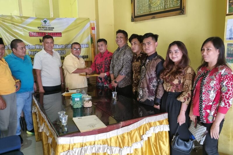 Berpotensi Jadi Cawawako Badai Ambil Formulir di Golkar