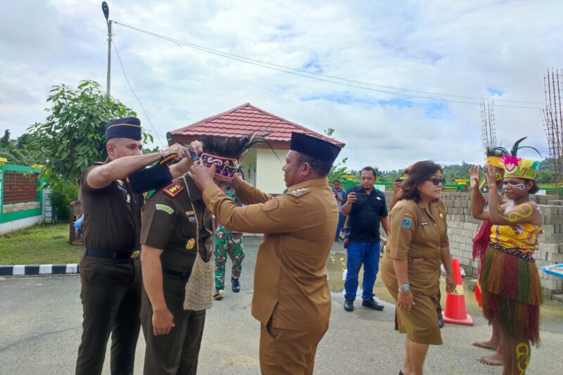 Kajari Teluk Bintuni Muhammad Ikbal Disambut Hangat Oleh Wakil Bupati