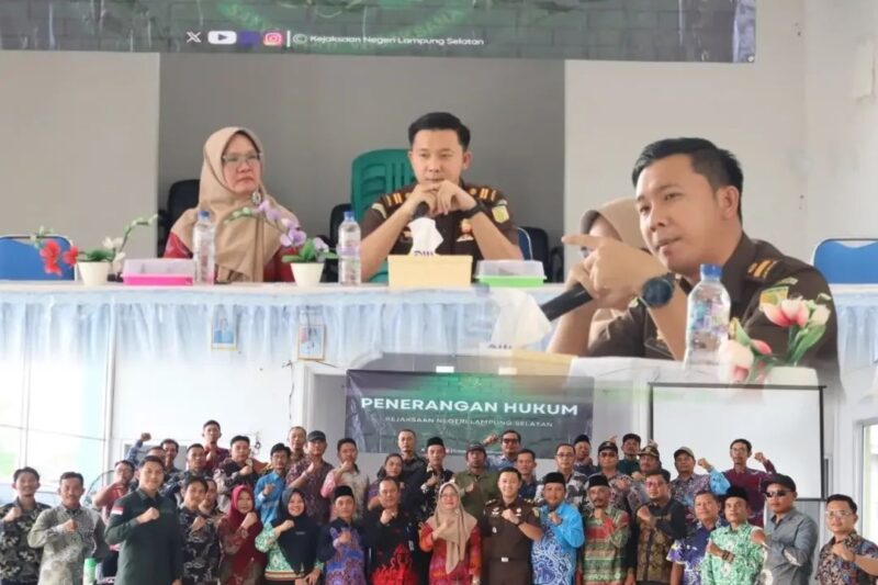 Kejari Lamsel Beri Penerangan Hukum di Palas, Tekankan Transparansi Keuangan Desa