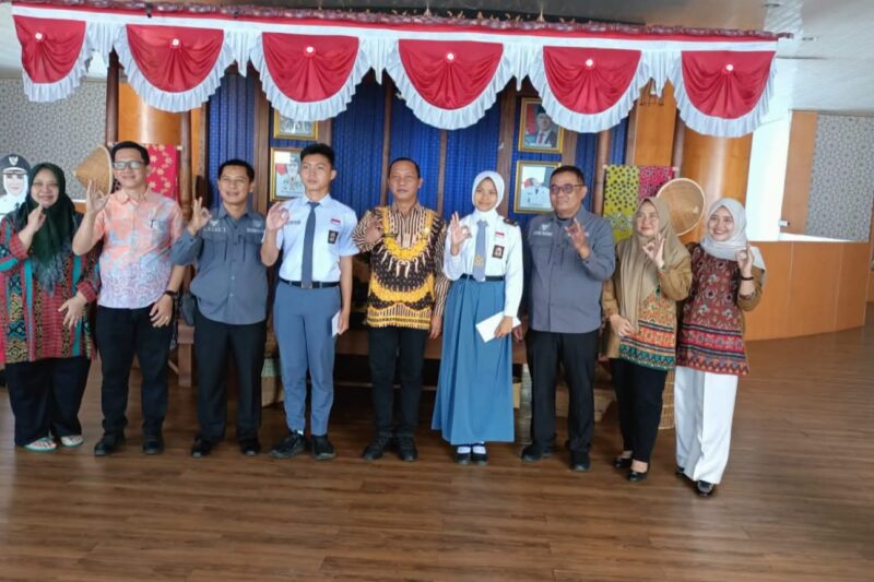 Pemkab Musi Rawas Lepas Dua Pelajar Terbaik Ikuti Pelatihan Calon Paskibraka Tingkat Provinsi Sumsel 2026