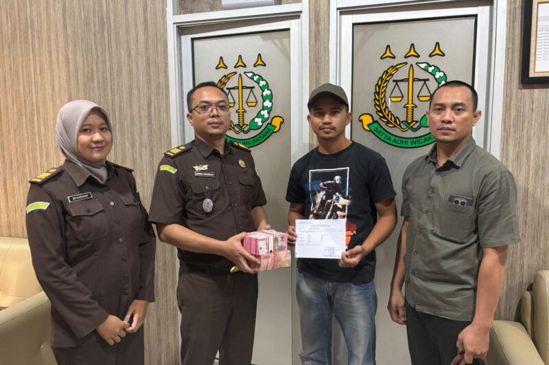 Kejari Lubuk Linggau Terima Uang Denda 200 Juta dari Terpidana Supriyono Kasus APAR Muratara